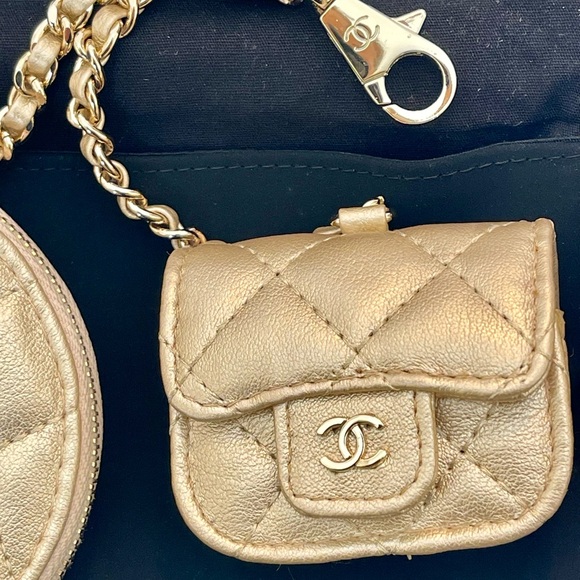 NEW CHANEL MATELASSE COCO MARK YEAR CHAMPAGNE GOLD LAMBSKIN COIN/AIRPODS CASE - Picture 5 of 12